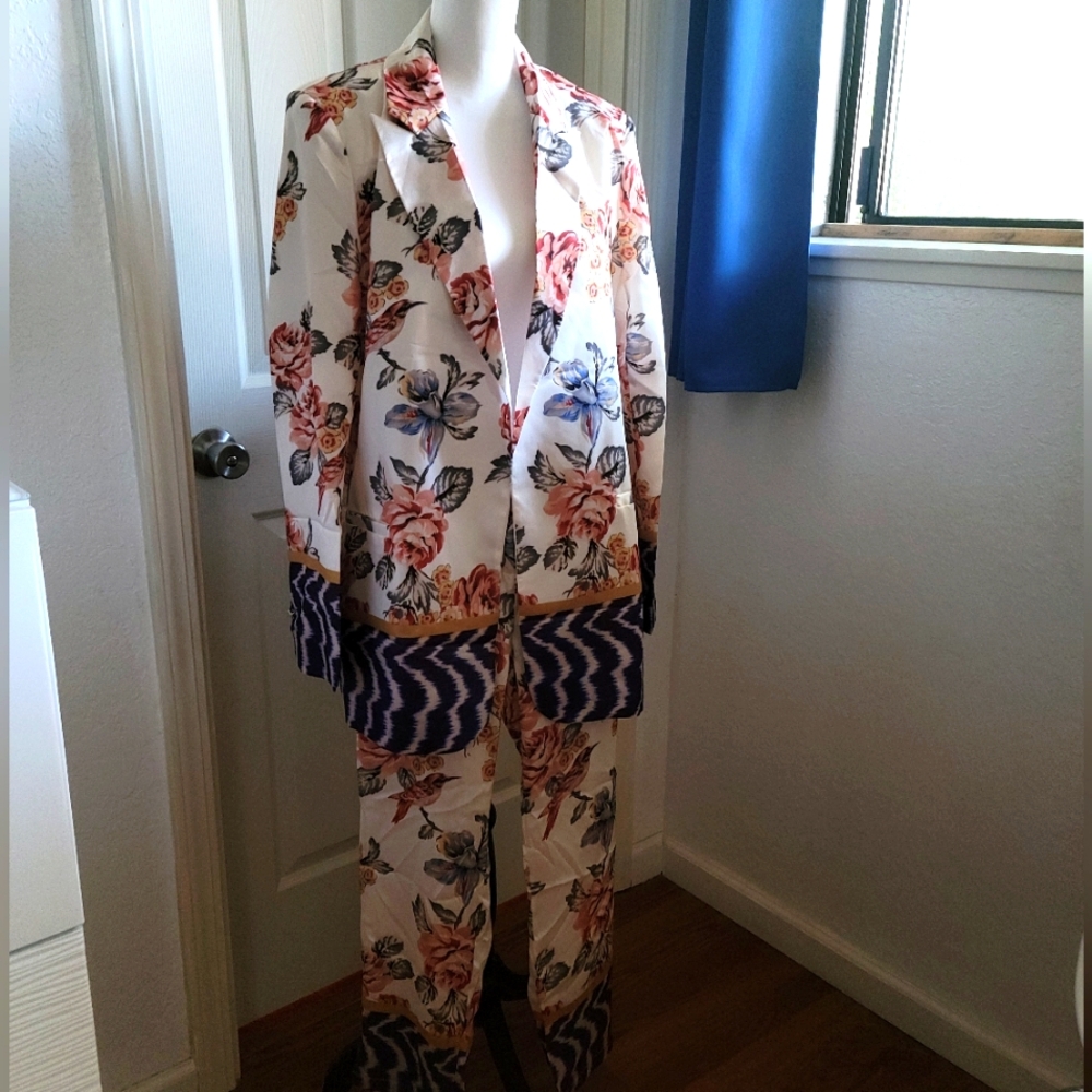 Floral blazer pant set